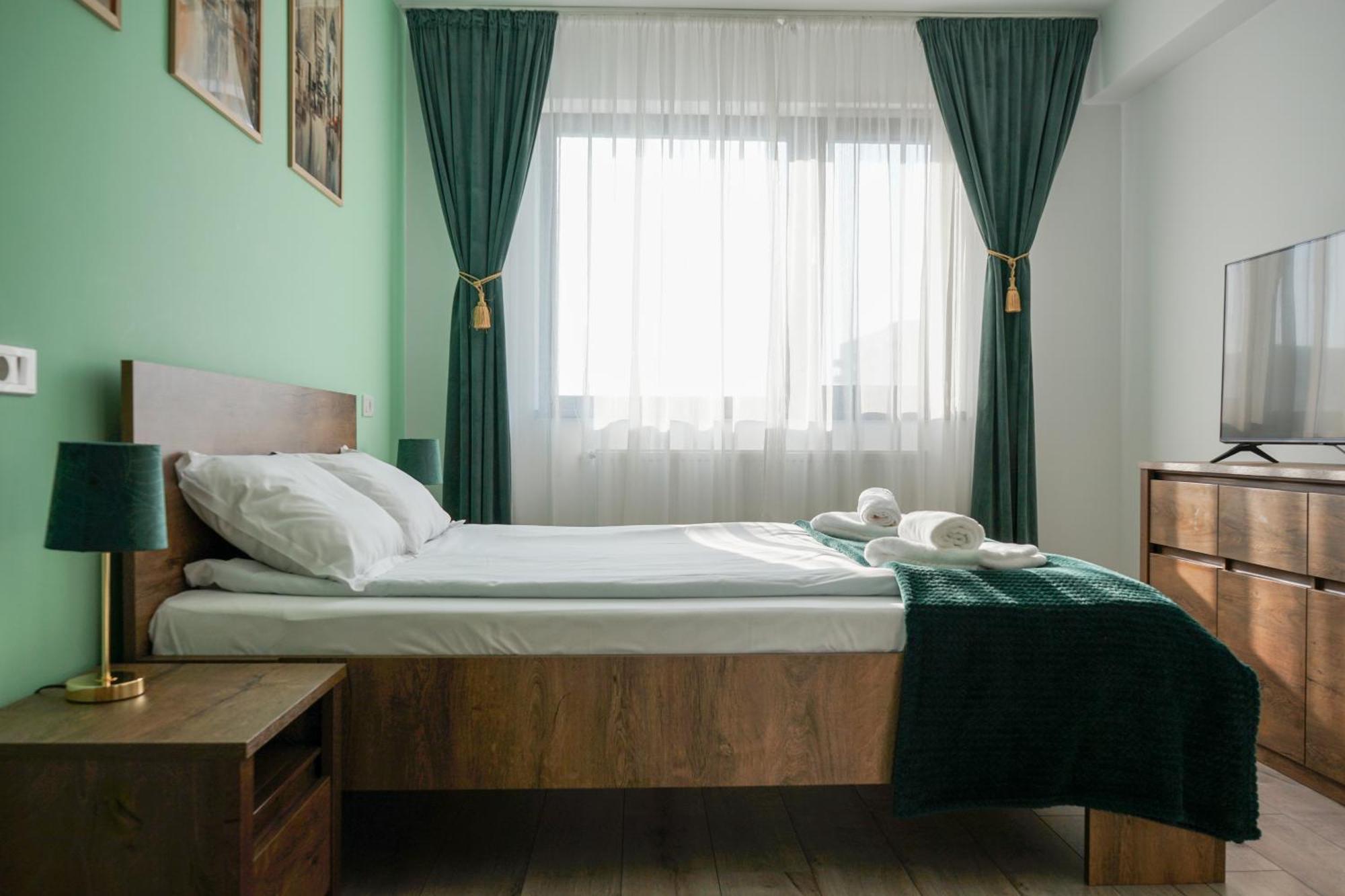 Mirandis Apartments - Comfort & Private Parking Near Coresi Mall ブラショフ エクステリア 写真