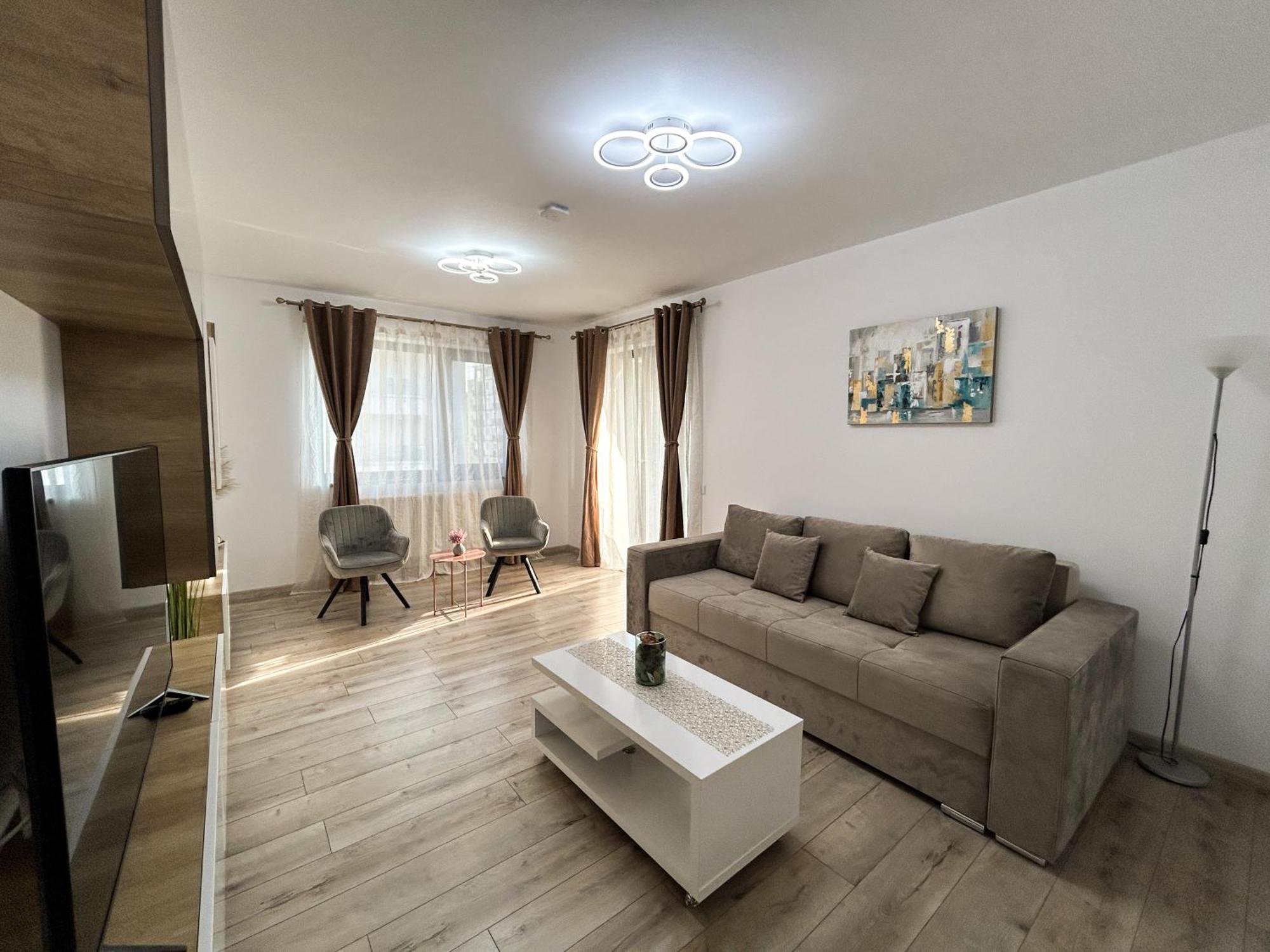 Mirandis Apartments - Comfort & Private Parking Near Coresi Mall ブラショフ エクステリア 写真