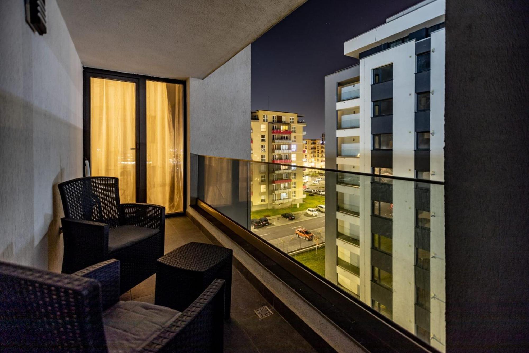 Mirandis Apartments - Comfort & Private Parking Near Coresi Mall ブラショフ エクステリア 写真