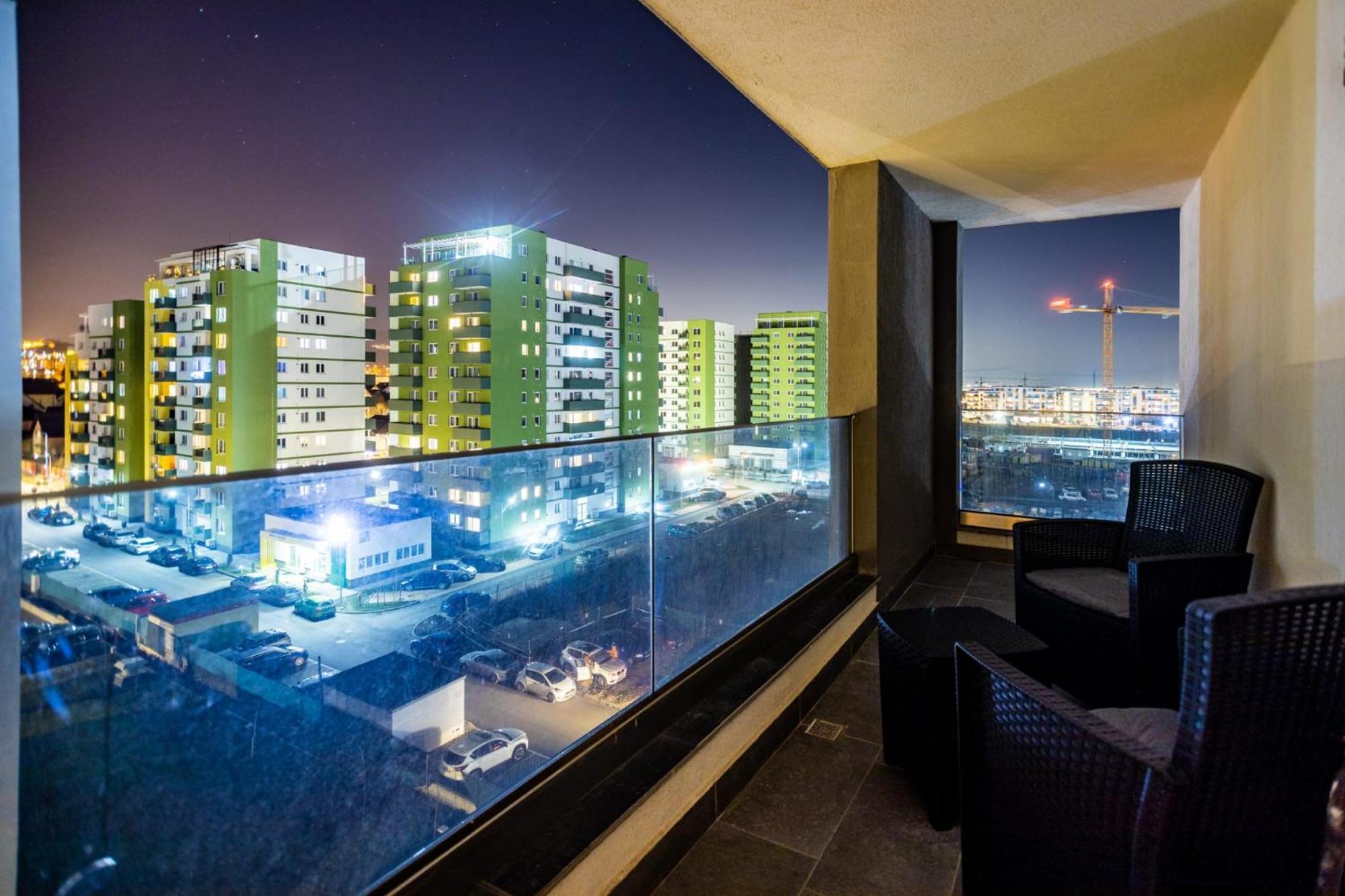 Mirandis Apartments - Comfort & Private Parking Near Coresi Mall ブラショフ エクステリア 写真