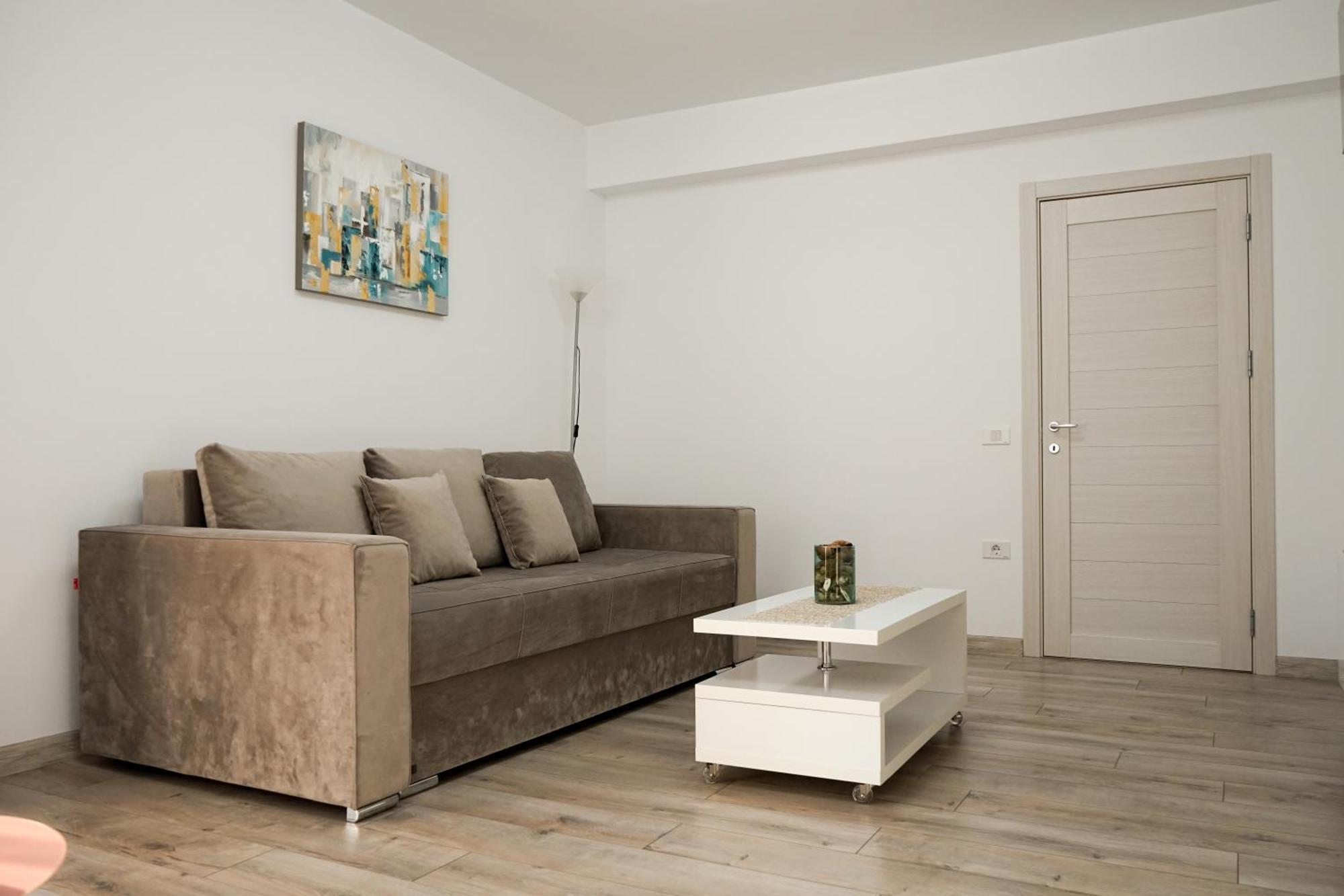 Mirandis Apartments - Comfort & Private Parking Near Coresi Mall ブラショフ エクステリア 写真