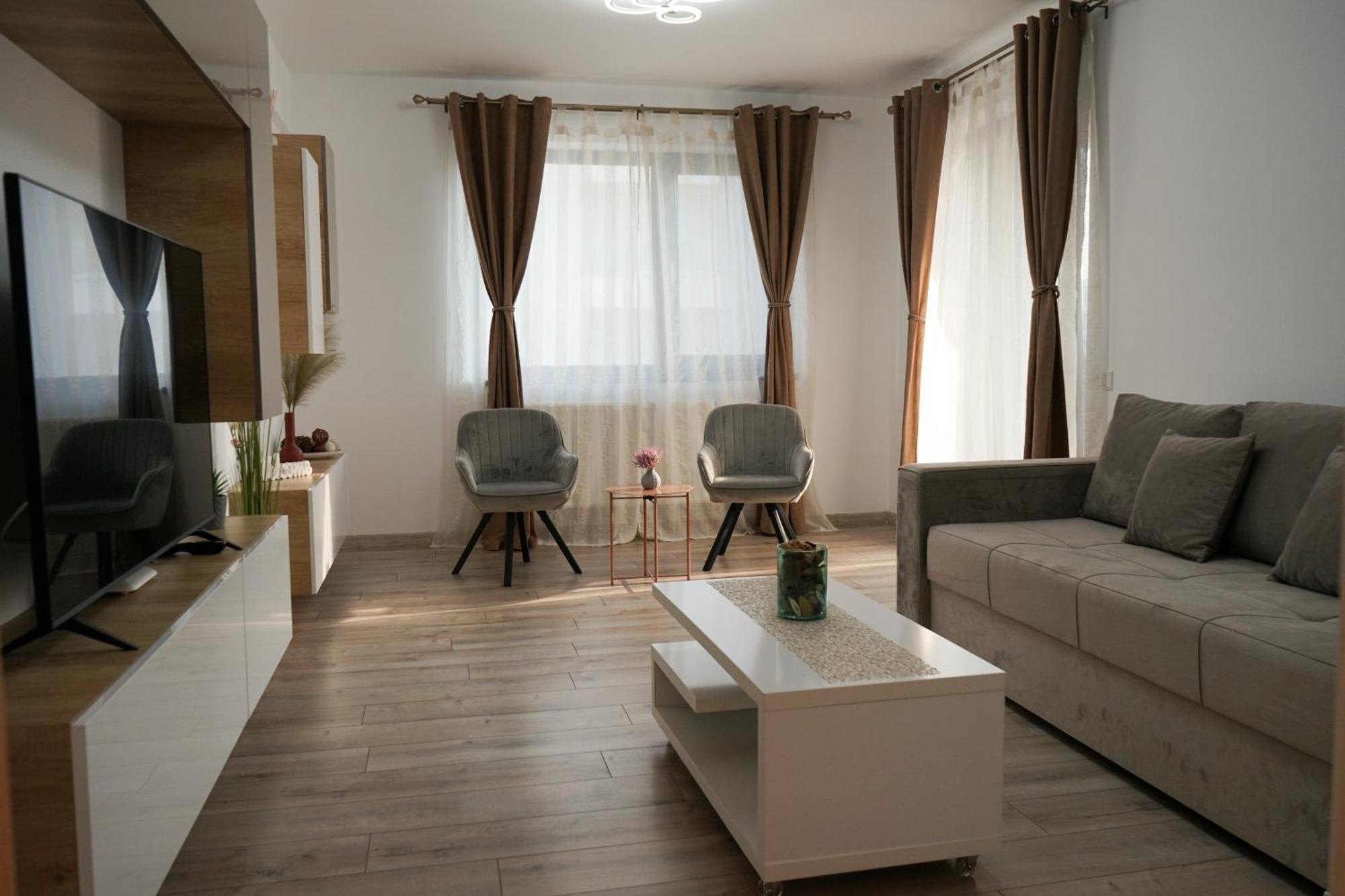Mirandis Apartments - Comfort & Private Parking Near Coresi Mall ブラショフ エクステリア 写真