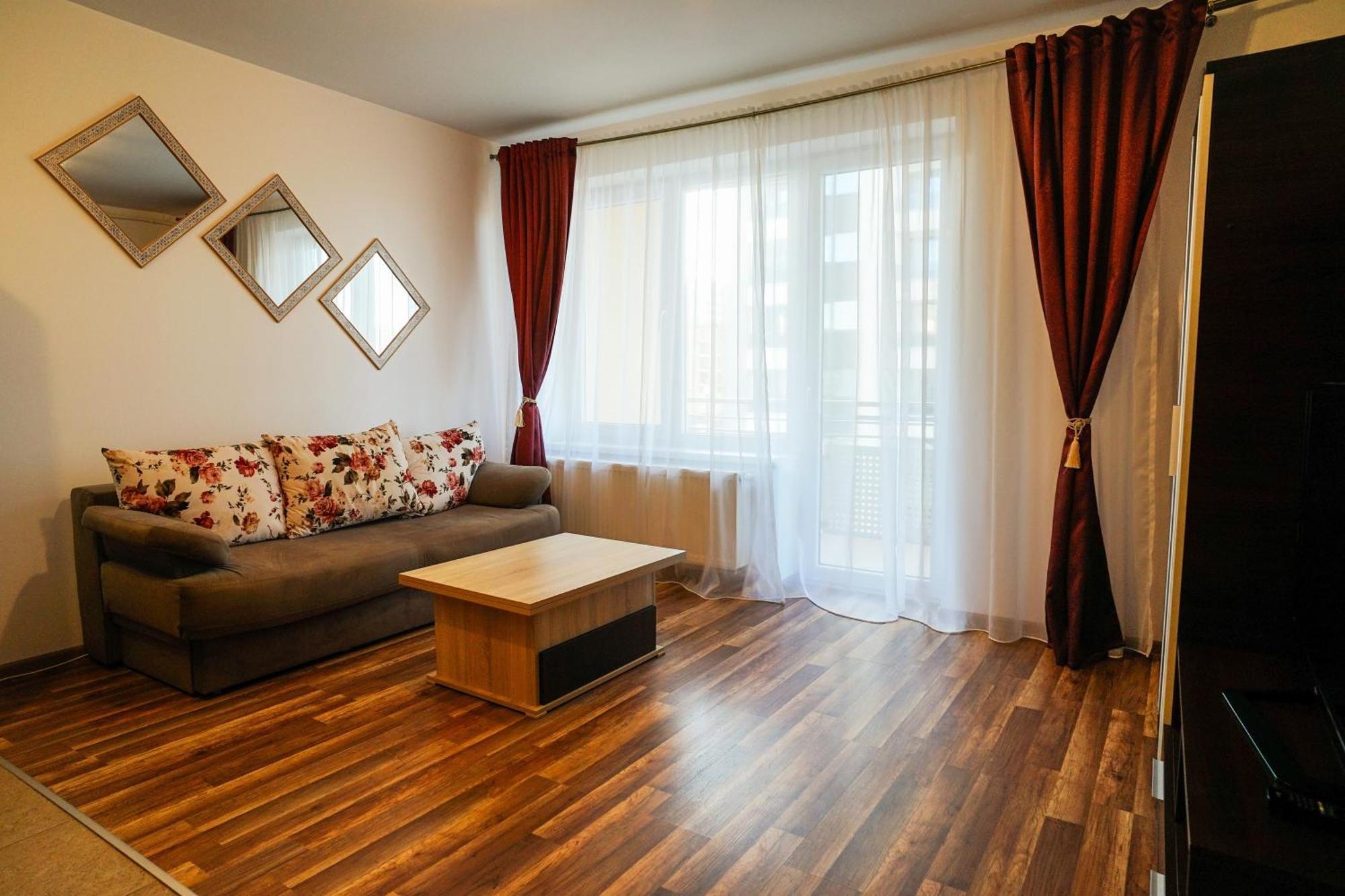 Mirandis Apartments - Comfort & Private Parking Near Coresi Mall ブラショフ エクステリア 写真