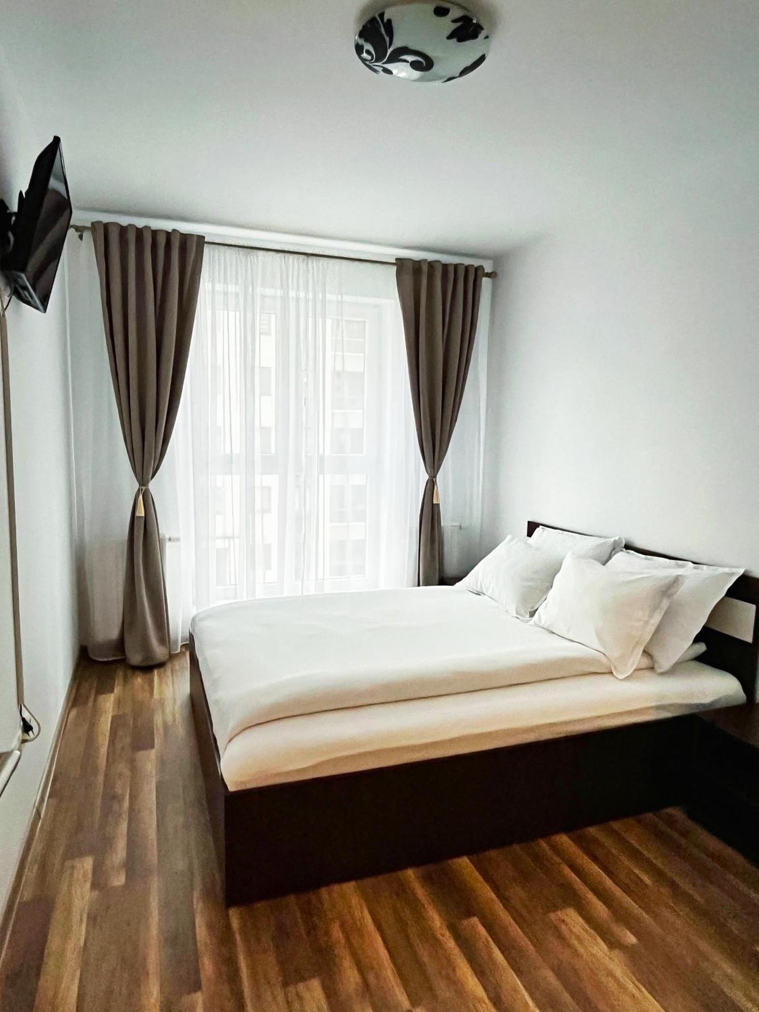 Mirandis Apartments - Comfort & Private Parking Near Coresi Mall ブラショフ エクステリア 写真