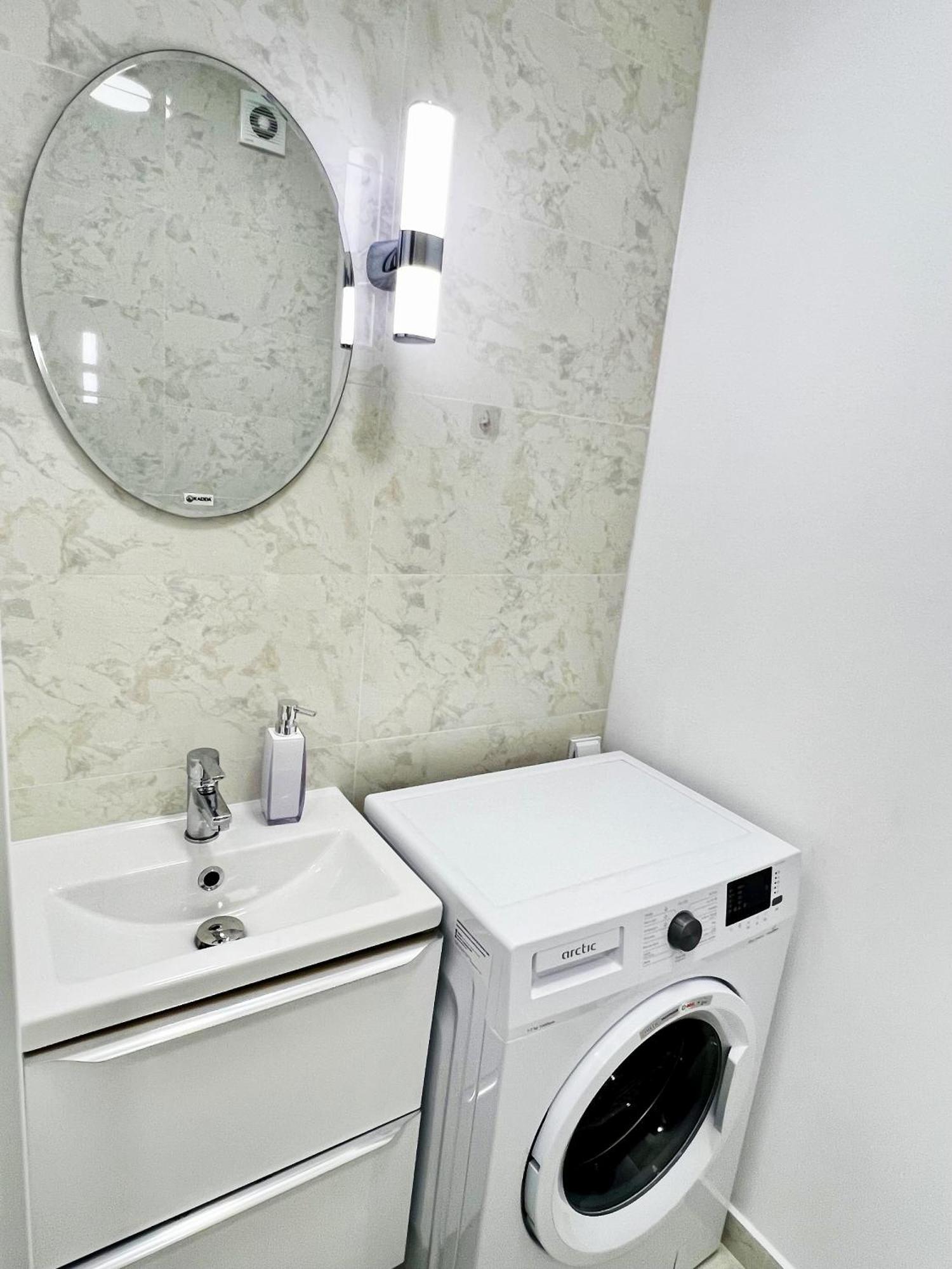 Mirandis Apartments - Comfort & Private Parking Near Coresi Mall ブラショフ エクステリア 写真