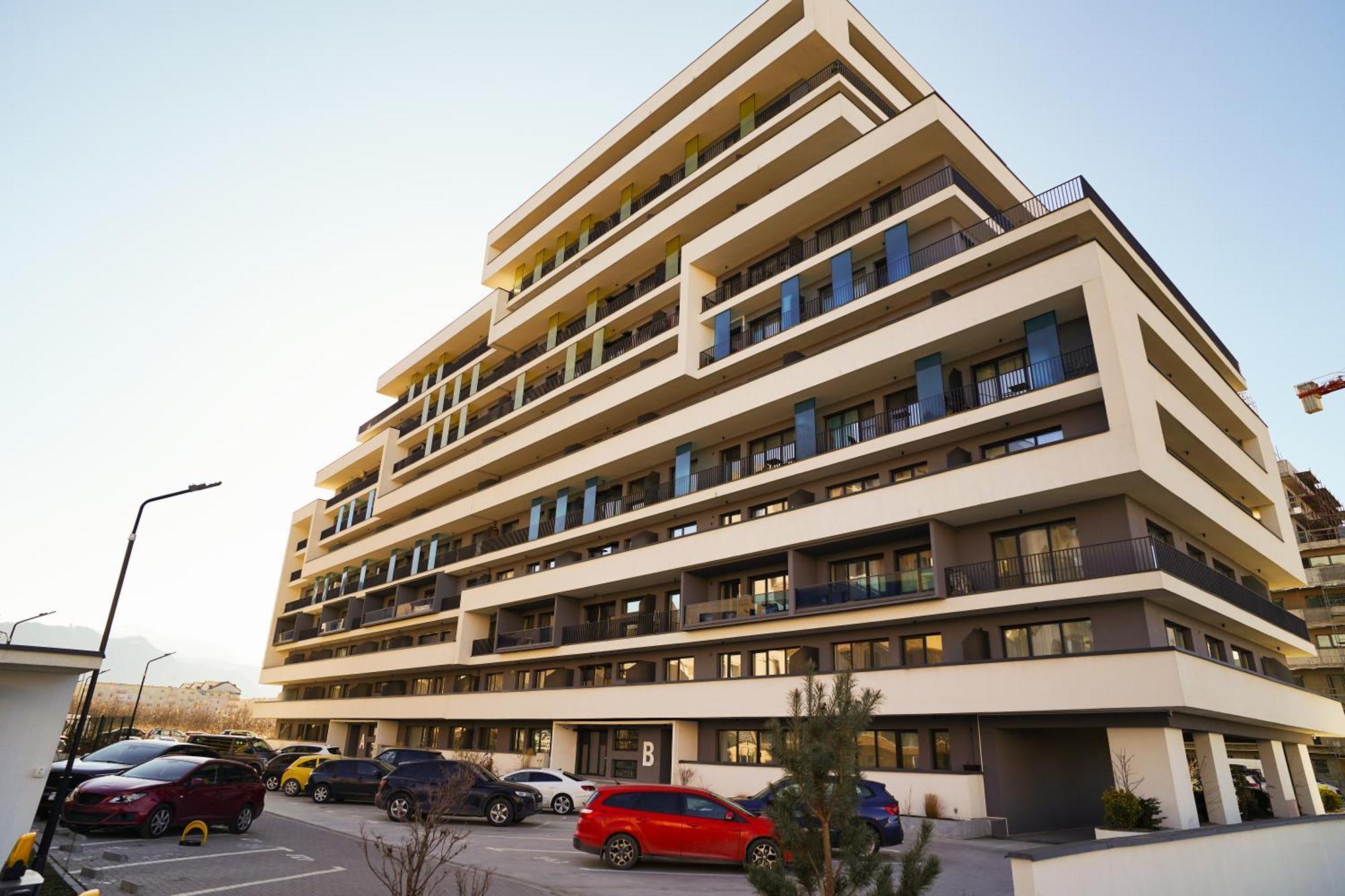 Mirandis Apartments - Comfort & Private Parking Near Coresi Mall ブラショフ エクステリア 写真